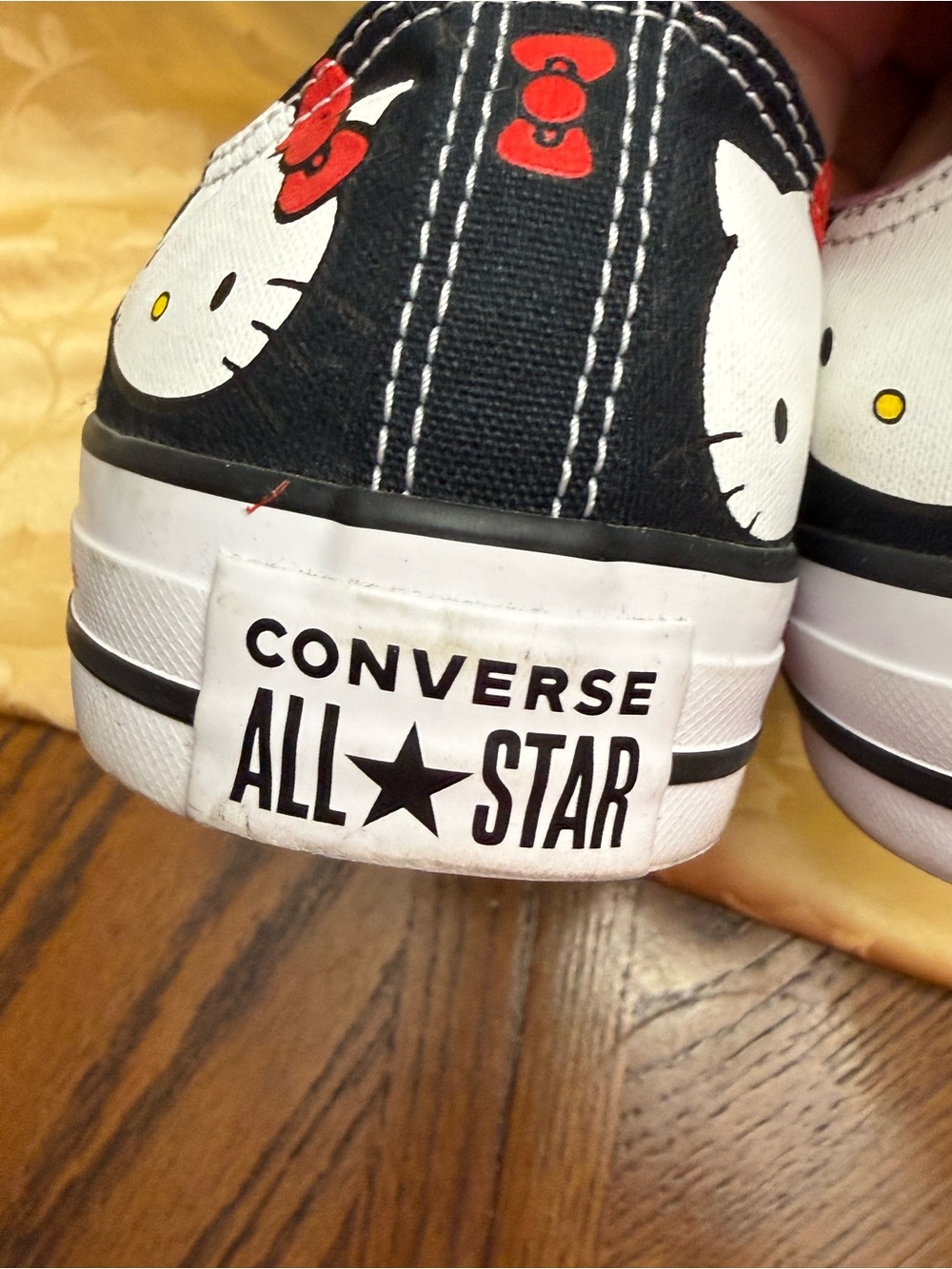Converse x Hello Kitty Chuck Taylor All Star Canvas Ox Low Top Sneaker - Sz 10 - Picture 3 of 6